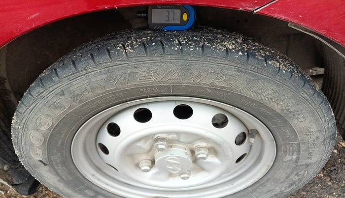 2013 Hyundai Eon D-LITE, Petrol, Manual, 63,356 km, tyre