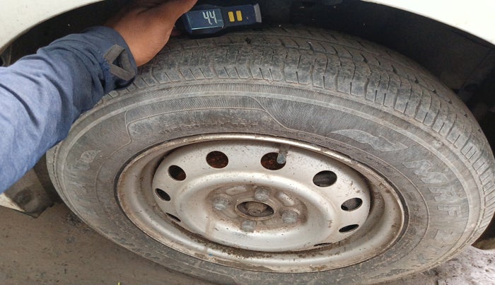 2010 Maruti Swift Dzire LXI, Petrol, Manual, 3,75,864 km, tyre