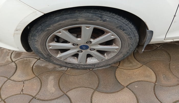 2012 Ford Fiesta TITANIUM DIESEL, Diesel, Manual, 1,41,392 km, tyre