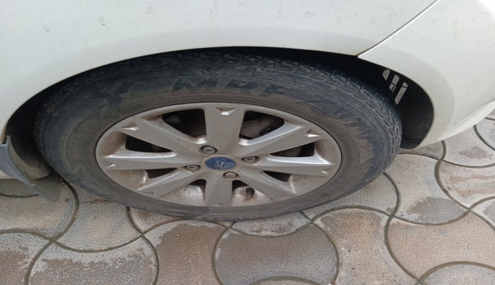 2012 Ford Fiesta TITANIUM DIESEL, Diesel, Manual, 1,41,392 km, tyre