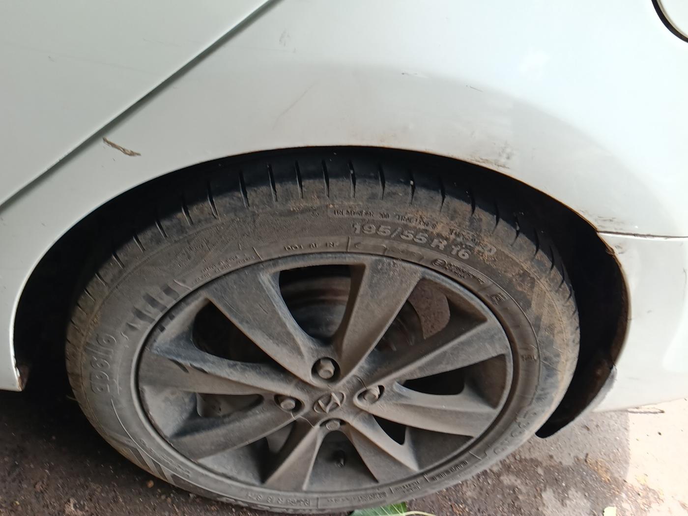 2012 Hyundai Verna FLUIDIC 1.4 VTVT, Petrol, Manual, 1,63,763 km, tyre