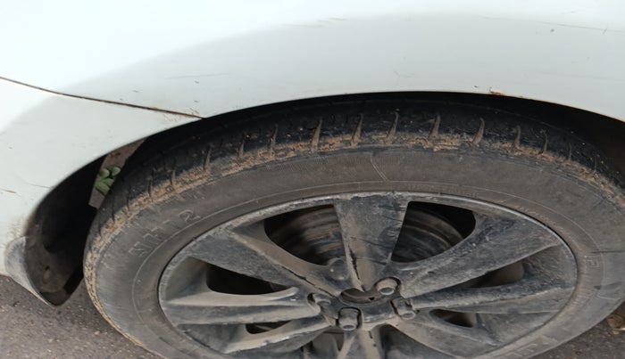 2012 Hyundai Verna FLUIDIC 1.4 VTVT, Petrol, Manual, 1,63,763 km, tyre
