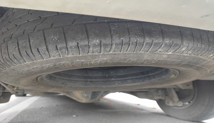 2014 Toyota Innova 2.5 GX 8 STR, Diesel, Manual, 80,680 km, tyre