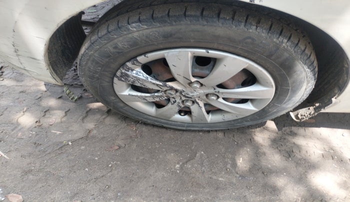 2011 Hyundai Eon MAGNA O, Petrol, Manual, 1,25,845 km, tyre