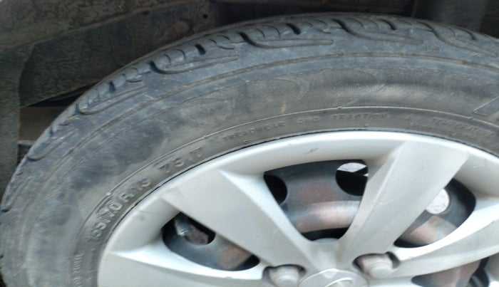 2011 Hyundai Eon MAGNA O, Petrol, Manual, 1,25,845 km, tyre