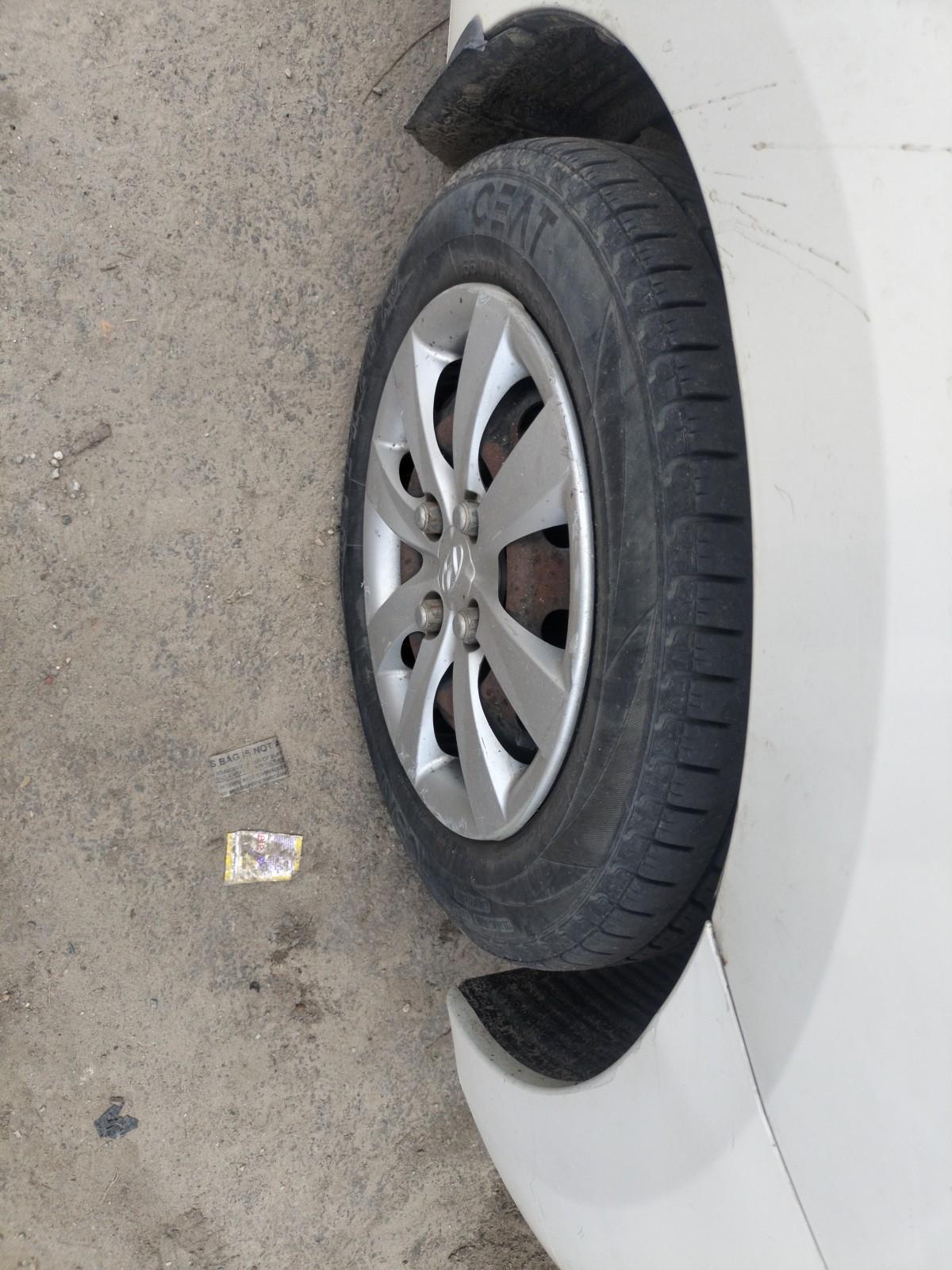 2011 Hyundai Eon MAGNA O, Petrol, Manual, 1,25,845 km, tyre