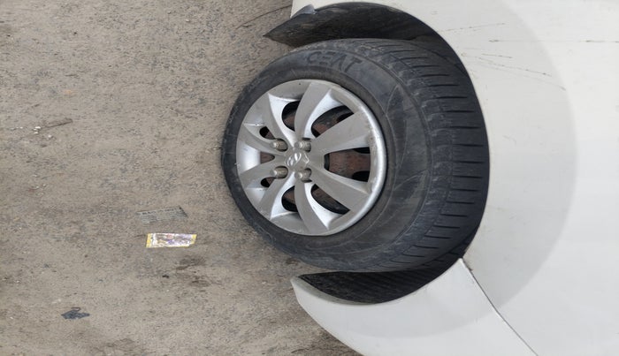 2011 Hyundai Eon MAGNA O, Petrol, Manual, 1,25,845 km, tyre