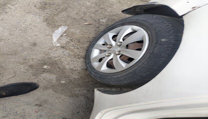 2011 Hyundai Eon MAGNA O, Petrol, Manual, 1,25,845 km, tyre