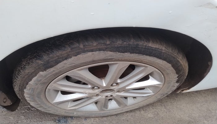 2017 Hyundai New Elantra 1.6 SX MT DIESEL, Diesel, Manual, 89,675 km, tyre
