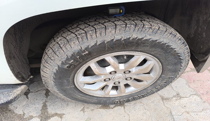2015 Mahindra TUV300 T8, Diesel, Manual, 1,76,935 km, tyre