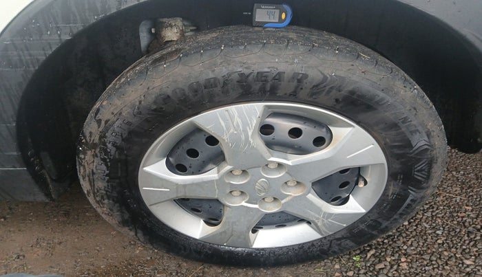 2021 Mahindra XUV300 W6 1.2 PETROL AMT, Petrol, Automatic, 48,045 km, tyre