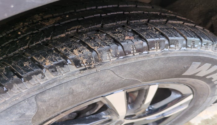 2022 Mahindra XUV700 AX 3 D MT 7 STR, Diesel, Manual, 69,448 km, tyre