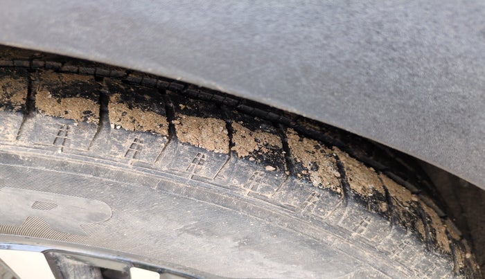 2022 Mahindra XUV700 AX 3 D MT 7 STR, Diesel, Manual, 69,448 km, tyre