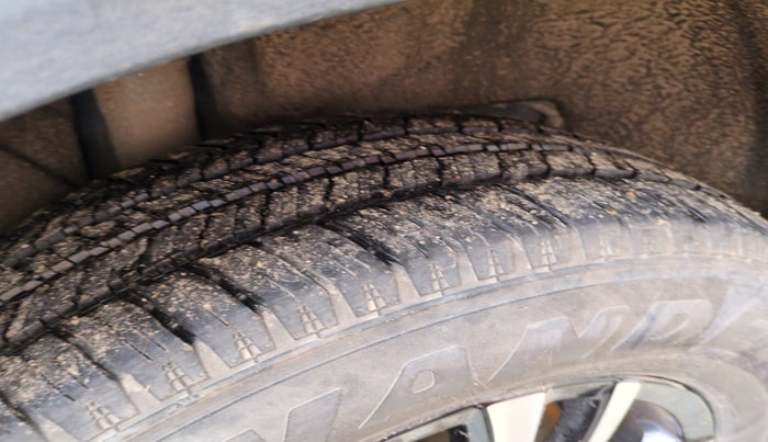 2022 Mahindra XUV700 AX 3 D MT 7 STR, Diesel, Manual, 69,448 km, tyre