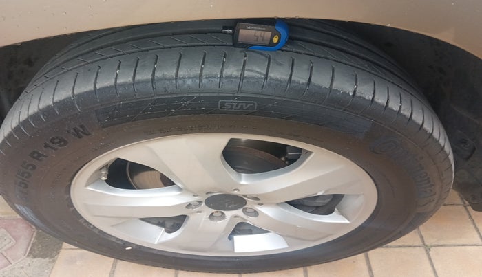 2010 Mercedes Benz GL Class 350 CDI BLUE EFFICIENCY, Diesel, Automatic, 1,33,931 km, tyre