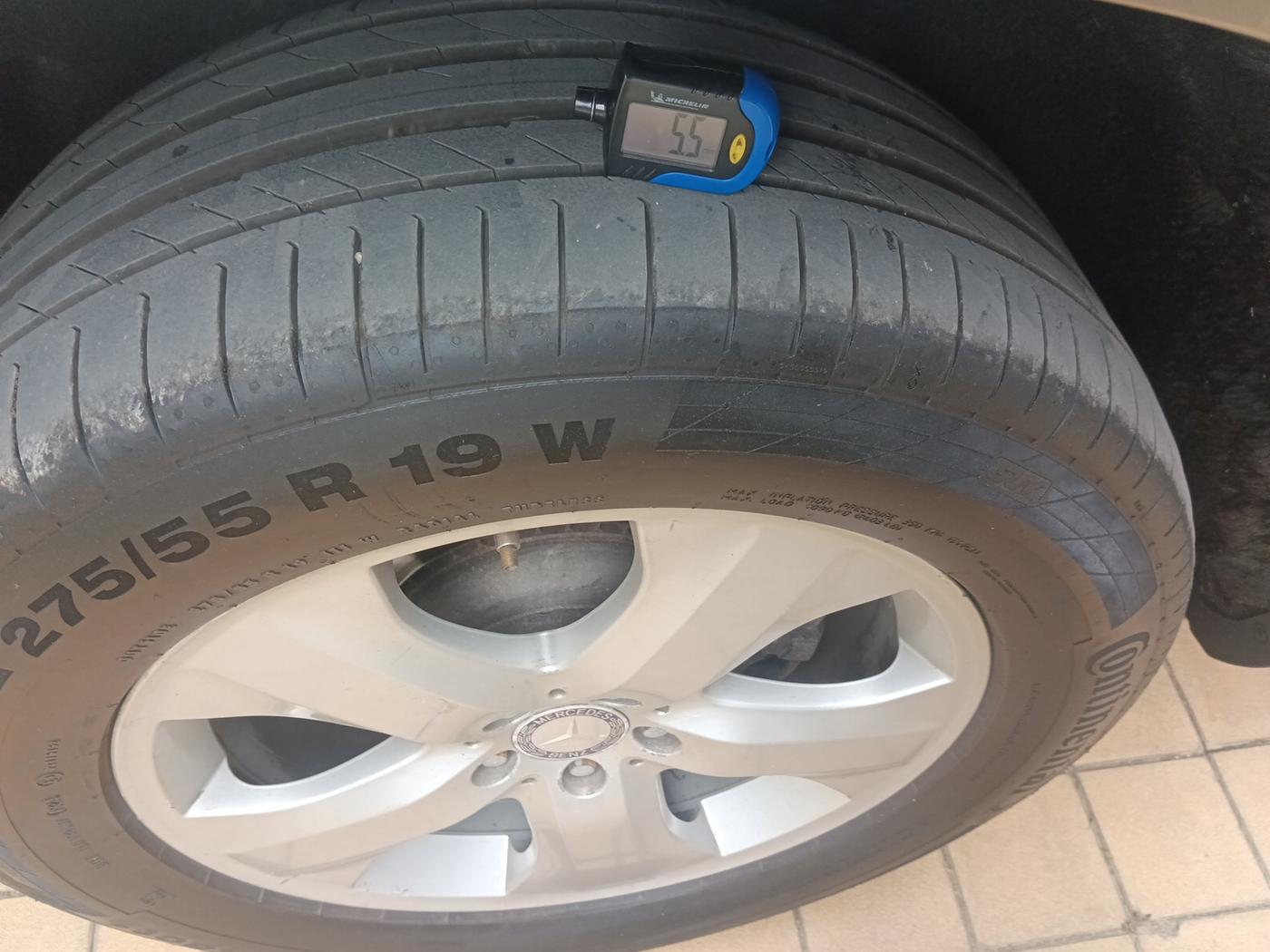 2010 Mercedes Benz GL Class 350 CDI Blue EFFICIENCY, Diesel, Automatic, 1,33,931 km, tyre
