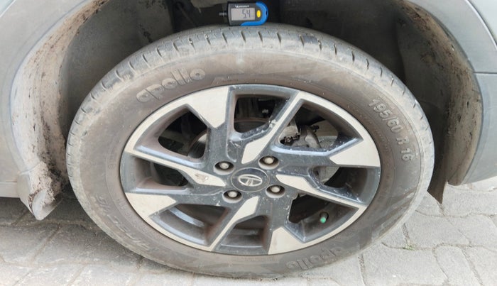 2022 Tata PUNCH CREATIVE AMT 1.2 RTN DUAL TONE, Petrol, Automatic, 29,023 km, tyre