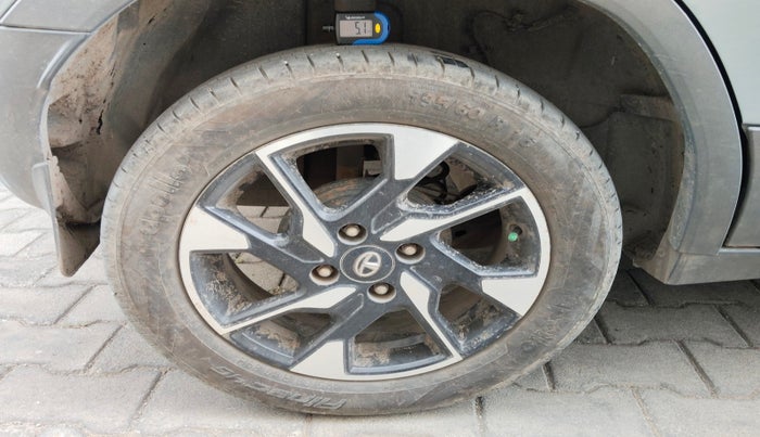 2022 Tata PUNCH CREATIVE AMT 1.2 RTN DUAL TONE, Petrol, Automatic, 29,023 km, tyre