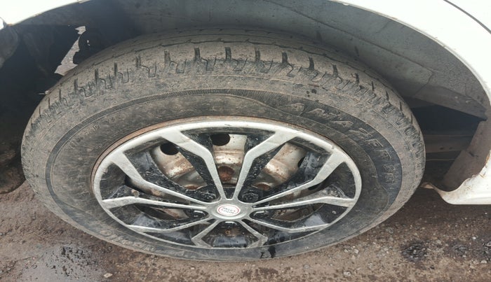 2011 Maruti Wagon R 1.0 LXI, Petrol, Manual, 1,38,922 km, tyre