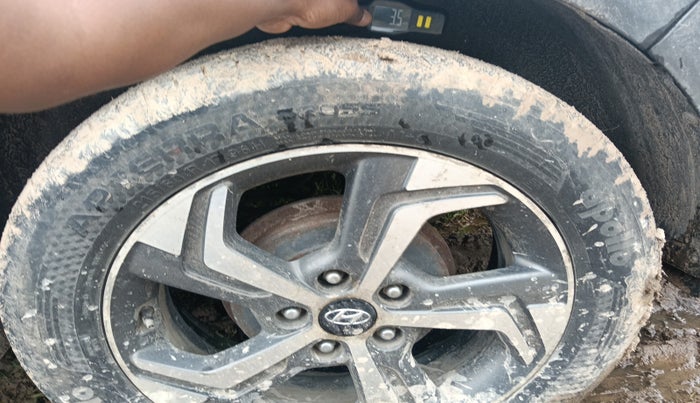 2019 Hyundai Creta SX (O) 1.6 DIESEL, Diesel, Manual, 2,06,303 km, tyre