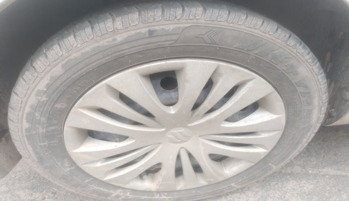 2012 Maruti Ertiga VXI, Petrol, Manual, 1,22,053 km, tyre