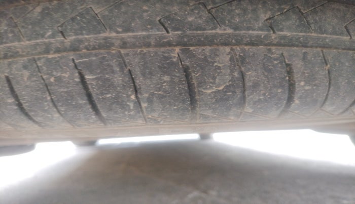 2012 Maruti Ertiga VXI, Petrol, Manual, 1,22,053 km, tyre