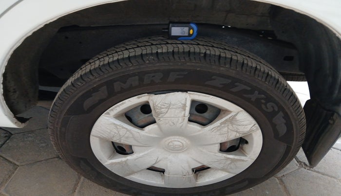 2010 Toyota Innova 2.5 G3, Diesel, Manual, 1,50,629 km, tyre