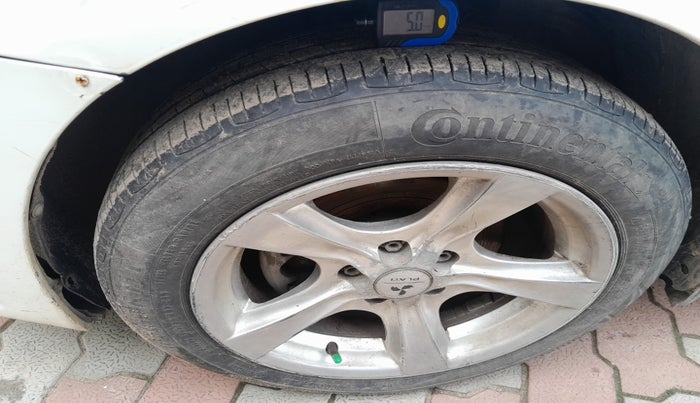 2013 Volkswagen Vento COMFORTLINE DIESEL 1.6, Diesel, Manual, 1,48,111 km, tyre