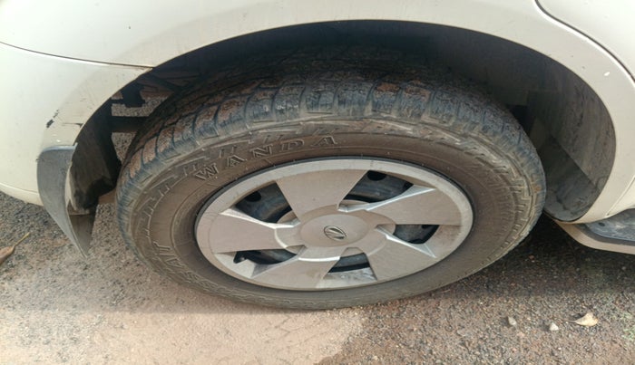 2016 Mahindra XUV500 W4, Diesel, Manual, 1,00,395 km, tyre