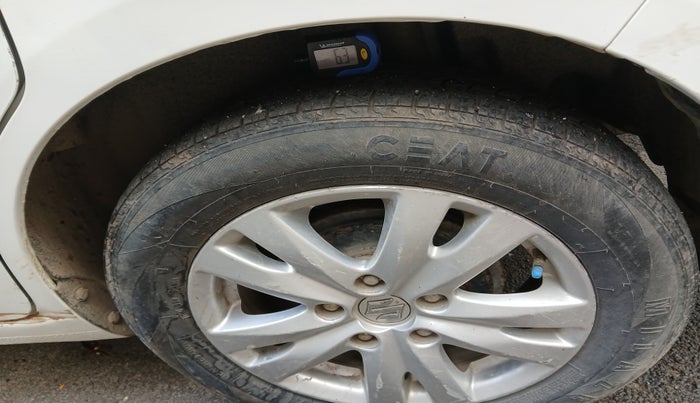 2017 Maruti Ertiga VXI ABS, Petrol, Manual, 88,722 km, tyre