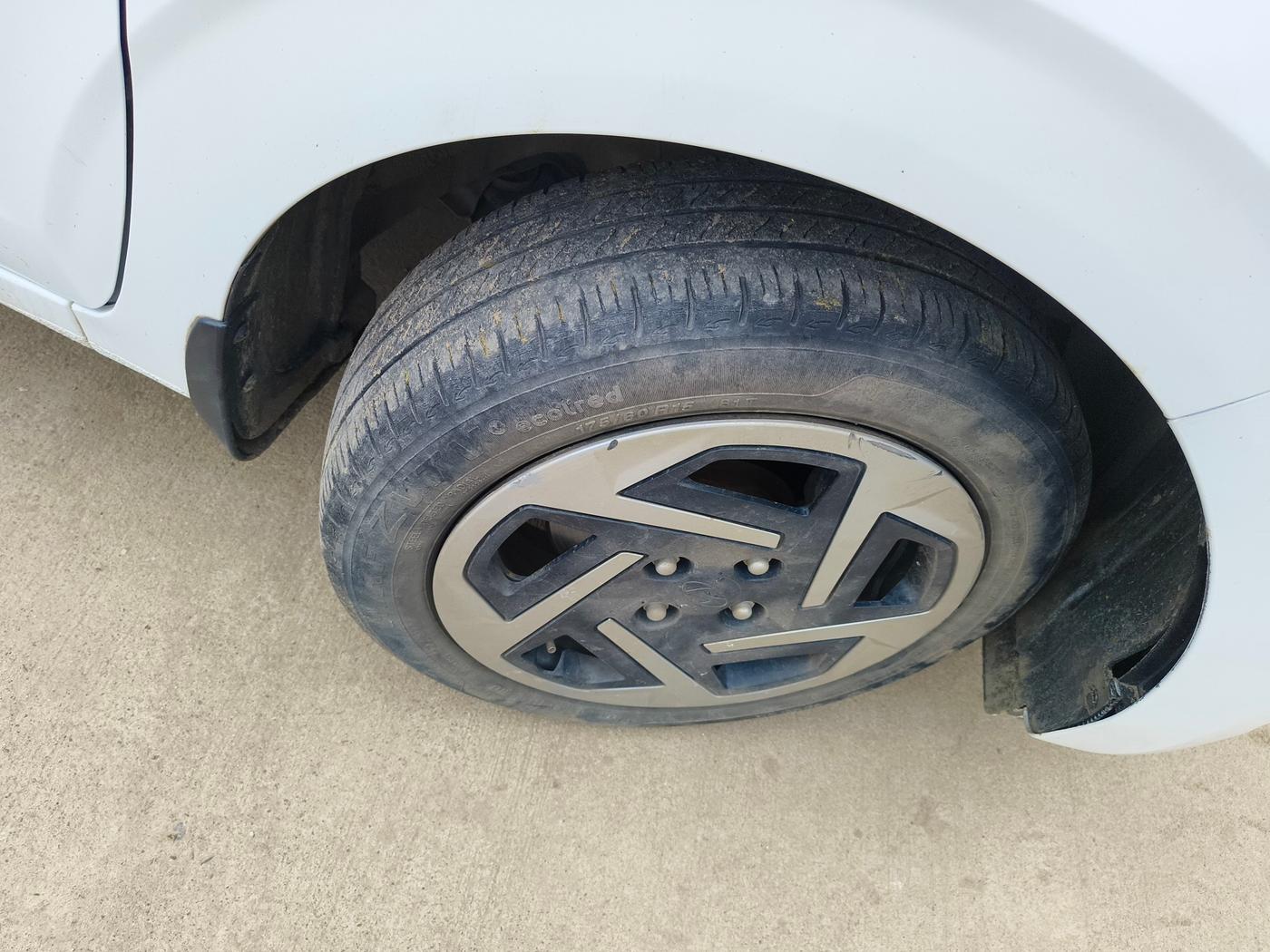 2023 Hyundai AURA S 1.2, Petrol, Manual, 4,80,000 km, tyre