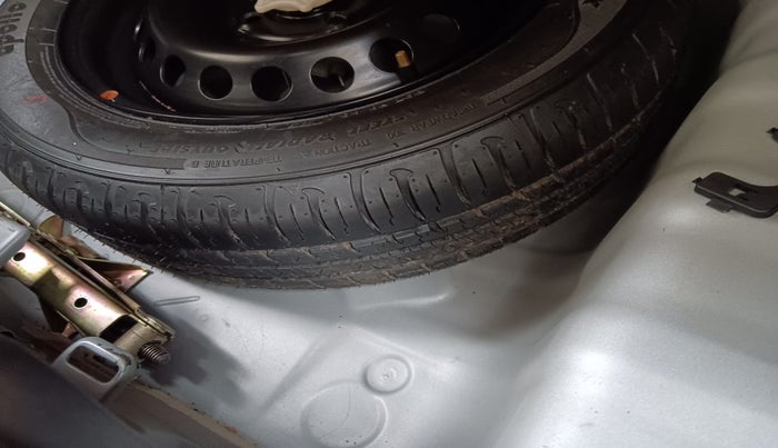 2016 Hyundai Grand i10 ASTA (O) AT 1.2 KAPPA VTVT, Petrol, Automatic, 16,844 km, tyre