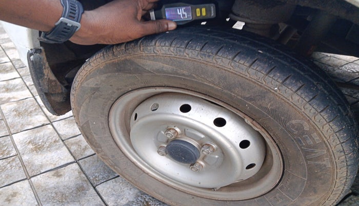 2010 Maruti Alto LXI, Petrol, Manual, 1,33,024 km, tyre
