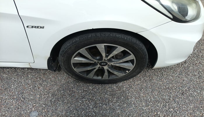 2014 Hyundai Verna FLUIDIC 1.6 CRDI SX, Diesel, Manual, 1,19,894 km, tyre