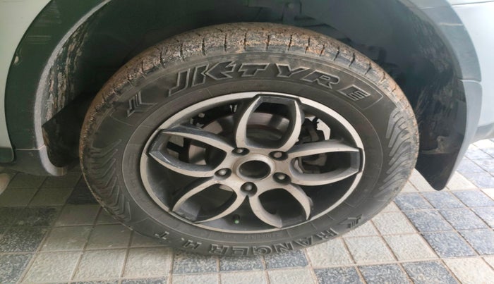 2014 Mahindra XUV500 W6, Diesel, Manual, 1,93,604 km, tyre