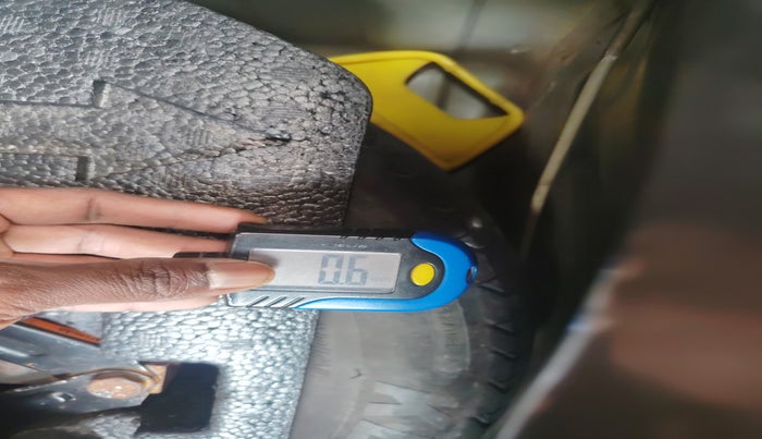 2011 Chevrolet Beat LS PETROL, Petrol, Manual, 1,10,068 km, tyre