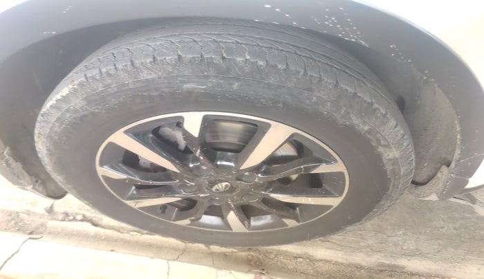 2018 Mahindra XUV500 W11, Diesel, Manual, 69,669 km, tyre