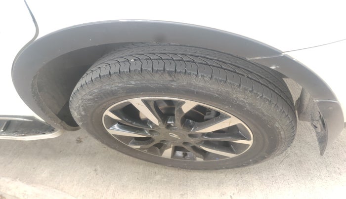 2018 Mahindra XUV500 W11, Diesel, Manual, 69,669 km, tyre