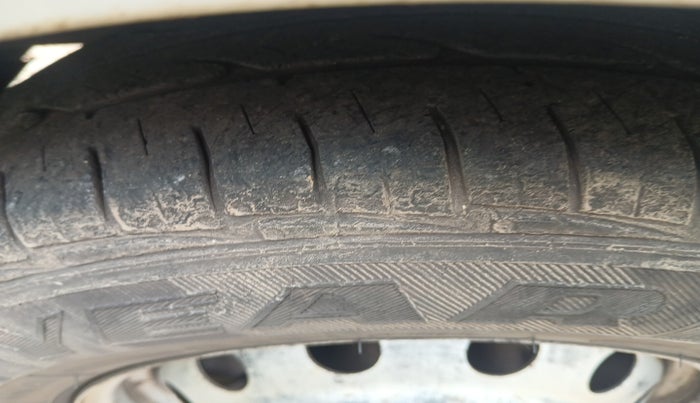 2017 Hyundai Eon ERA +, Petrol, Manual, 93,841 km, tyre