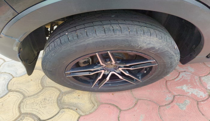 2020 Mahindra XUV300 W6 1.5 Diesel, Diesel, Manual, 1,14,712 km, tyre