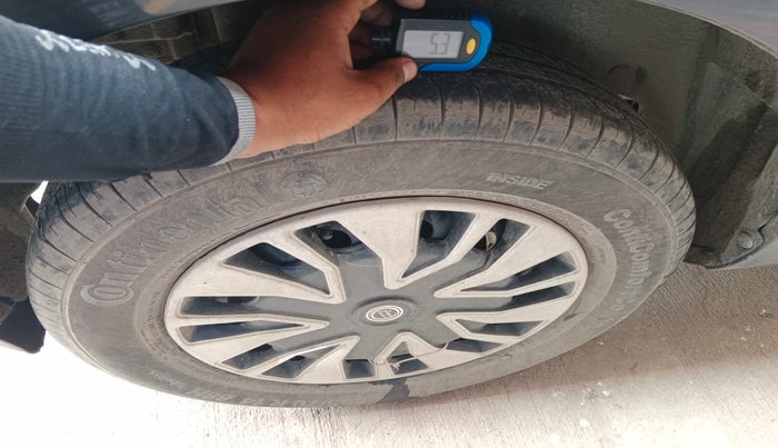 2015 Maruti Swift VDI, Diesel, Manual, 1,01,618 km, tyre