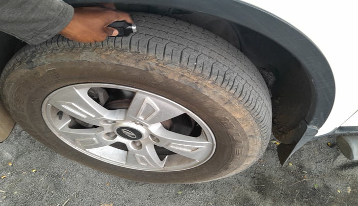 2013 Mahindra XUV500 W8, Diesel, Manual, 1,73,515 km, tyre