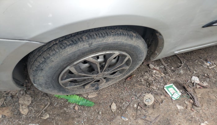 2017 Maruti Swift LXI (O), Petrol, Manual, 69,426 km, tyre
