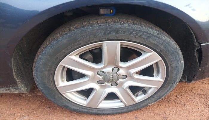 2010 Audi A6 2.7 TDI, Diesel, Automatic, 1,29,641 km, tyre