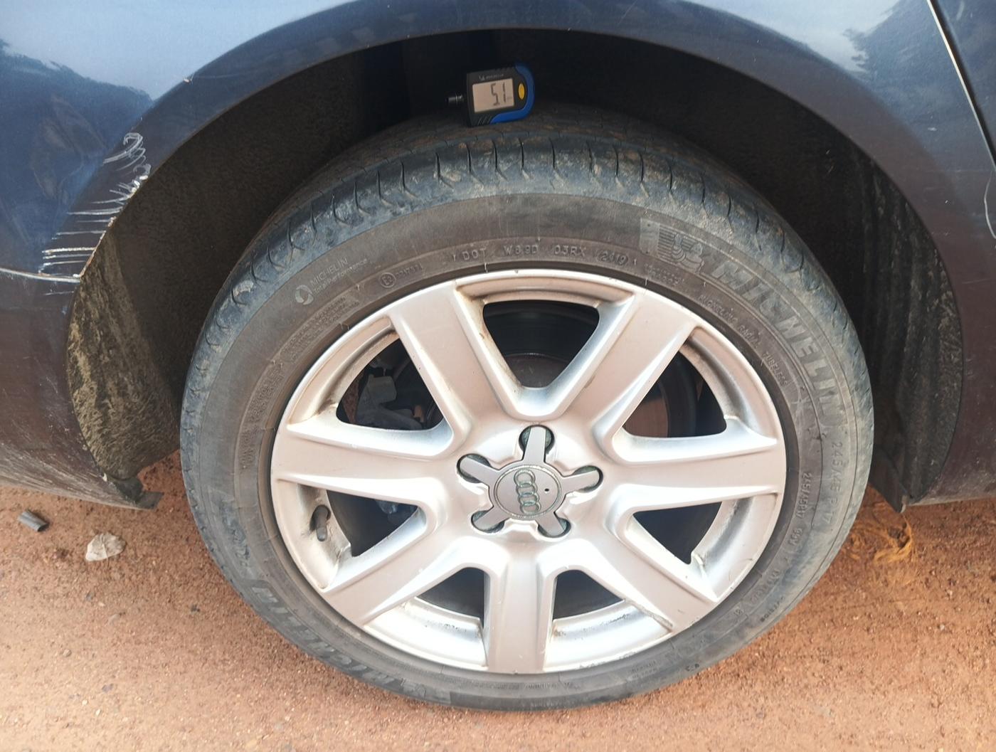 2010 Audi A6 2.7 TDI, Diesel, Automatic, 1,29,641 km, tyre
