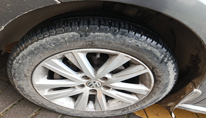 2013 Volkswagen Polo HIGHLINE1.2L, Petrol, Manual, 50,011 km, tyre
