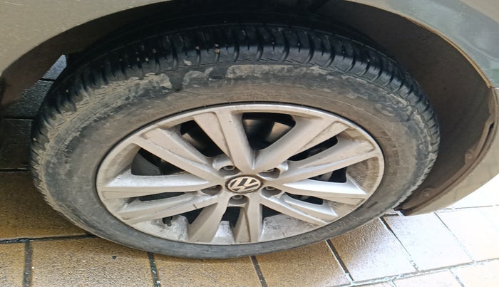 2013 Volkswagen Polo HIGHLINE1.2L, Petrol, Manual, 50,011 km, tyre