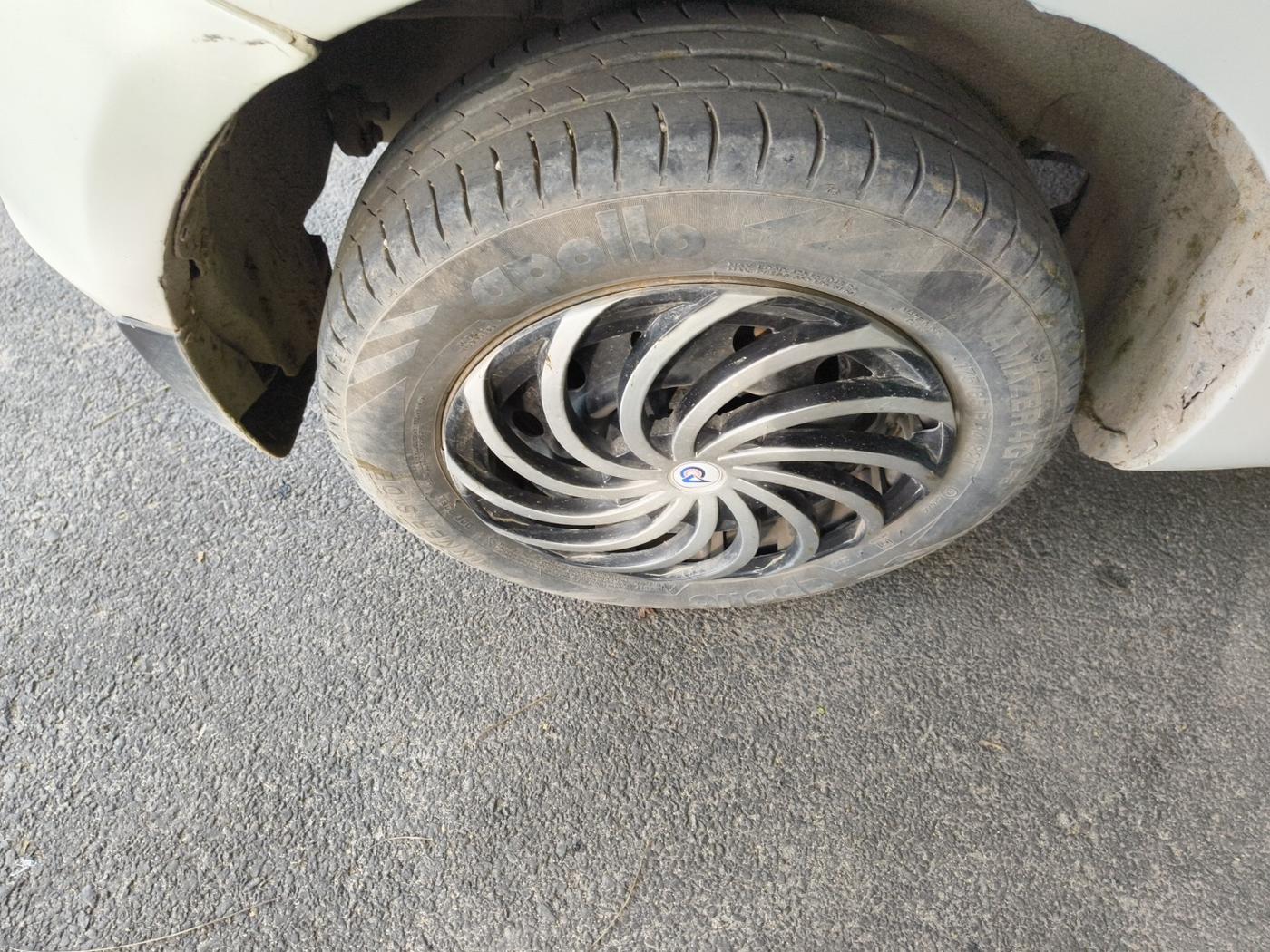 2015 Maruti Swift VDI, Diesel, Manual, 90,161 km, tyre