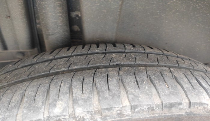 2014 Maruti Swift VDI, Diesel, Manual, 3,61,660 km, tyre