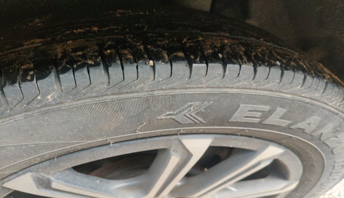 2021 Mahindra XUV700 AX 7 P AT 7 STR, Petrol, Automatic, 1,42,605 km, tyre